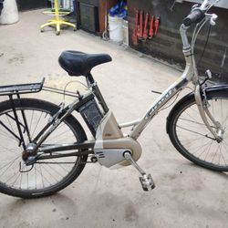 Giant E Bike. One Of The First Made Aluminum All Original. I Do Not Have The Charger Though.