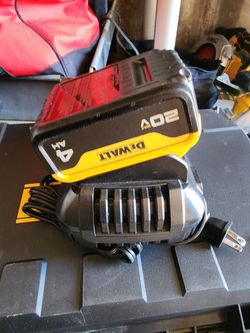 Firm Price 🛑 Dewalt 20v Xr 5.0 battery w/6.0 ha charger like new. Precio firme 🛑