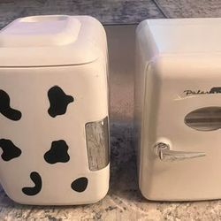 Portable mini fridge