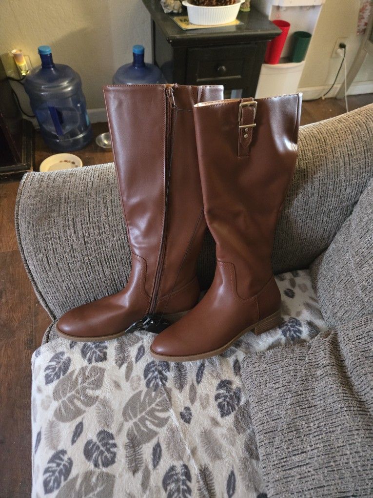 Brown Boots  New. Size 10W