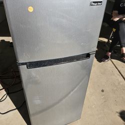 Magic Chef Refrigerator 