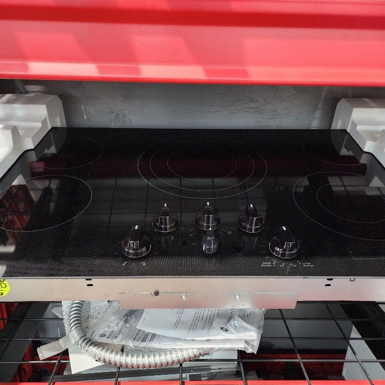 GE 36-in 5 ELEMENT BURNERS ELECTRIC COOKTOP in BLACK (WITH WARRANTY)