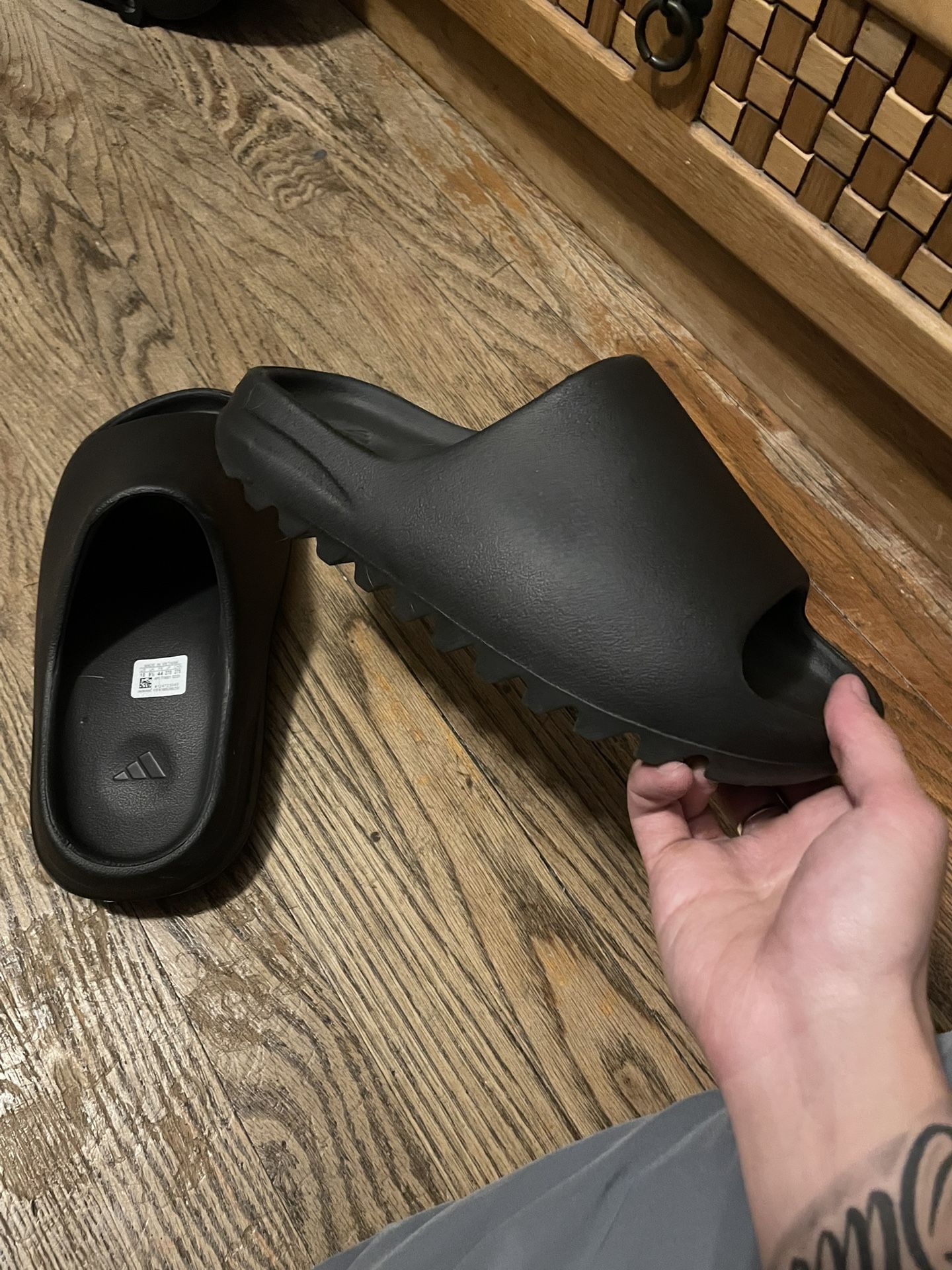 Yeezy Slides/Size 10
