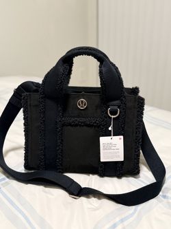 NEW Lululemon Boxy Mini Tote 4.5L Faux Shearling Black