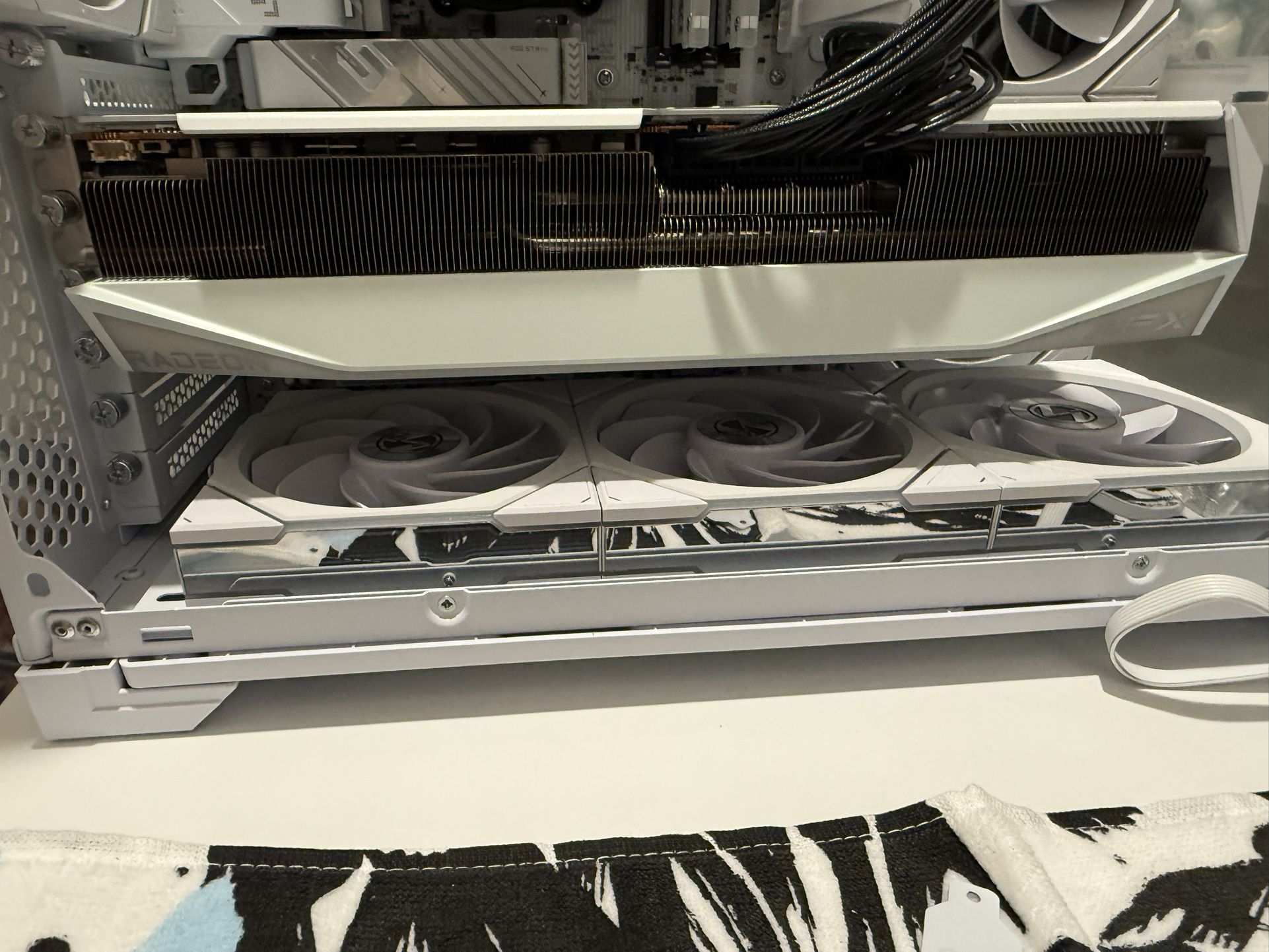 AMD: XFX Mercury RADEON 9070 XT OC *(magnetic fans)*