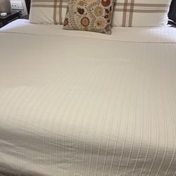 King Summer Weight Bedspread $30
