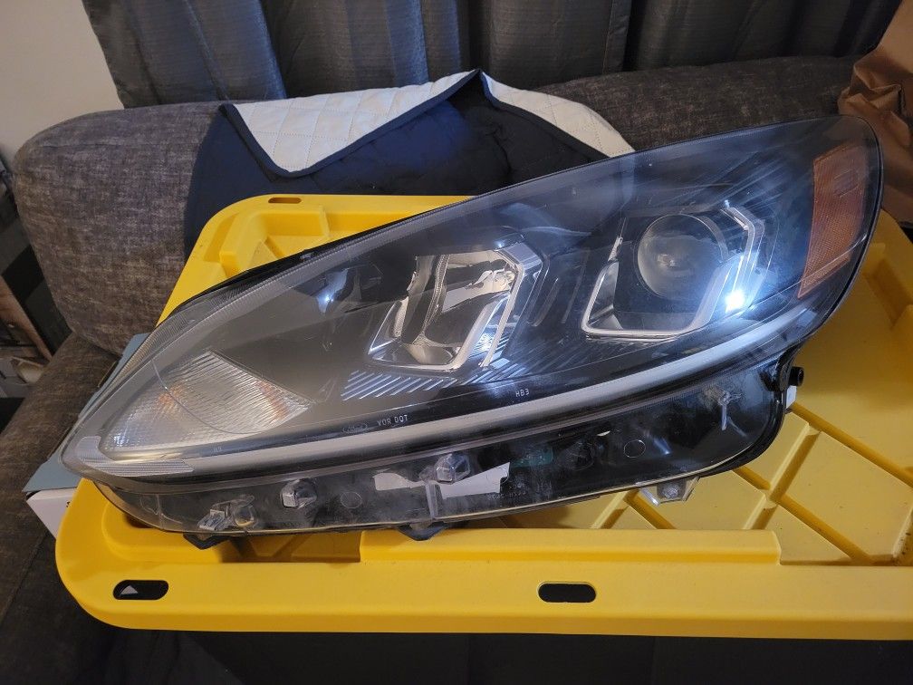2020 Ford Escape Headlight Drivers Side