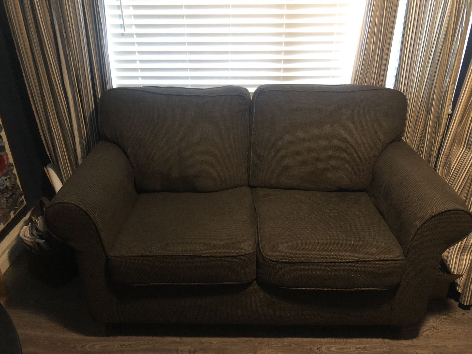 Brown Loveseat w/ Pull-Out Twin Bed