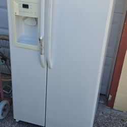 Refrigerator 