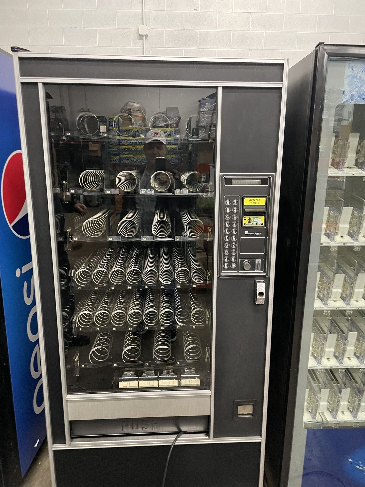 AP 112 Snack Machine
