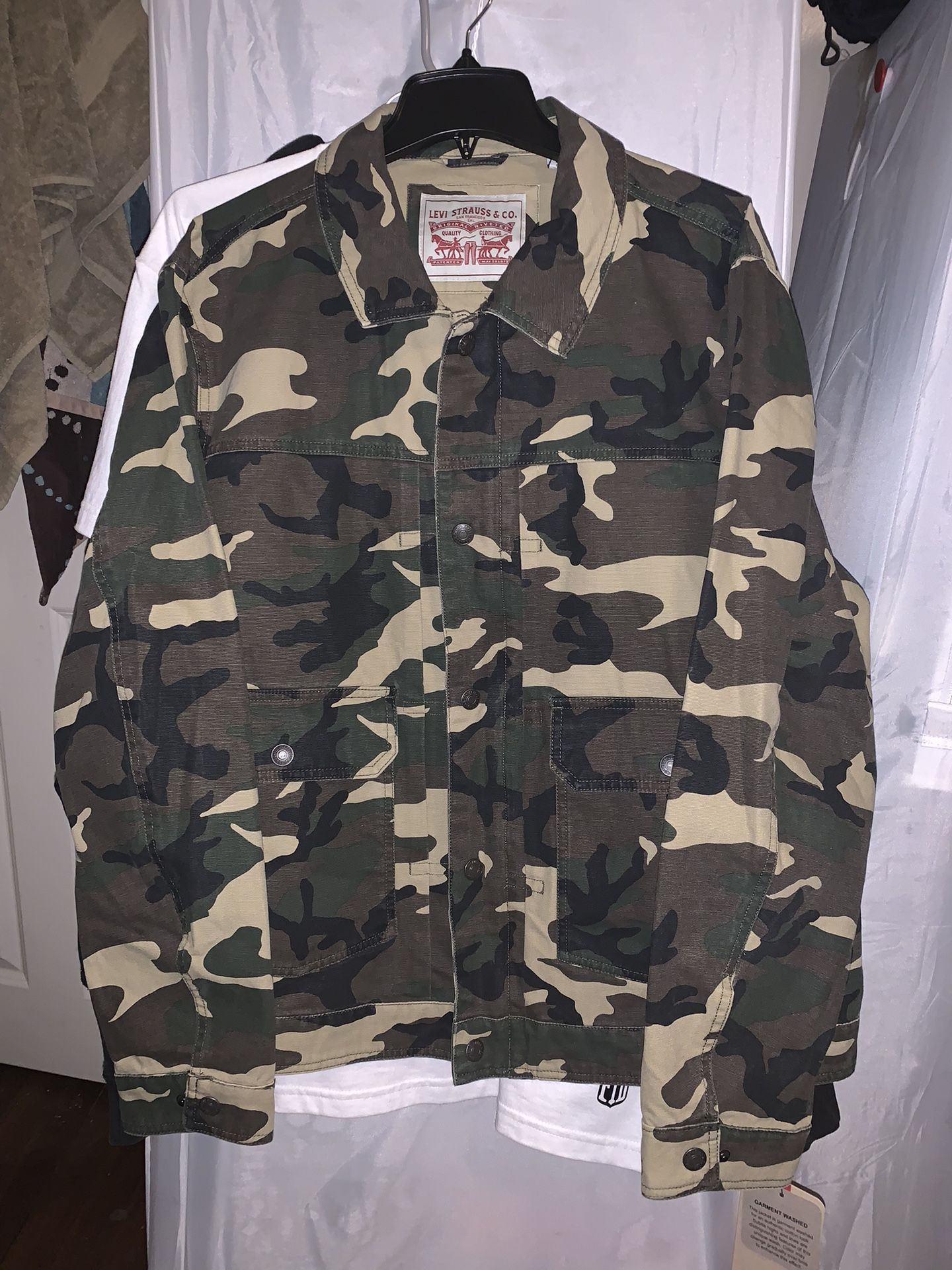 Levi’s Camo Trucker Jacket Sz XL