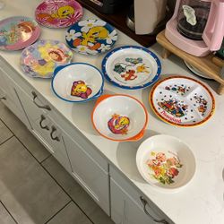 Plastic Plates And Bowls