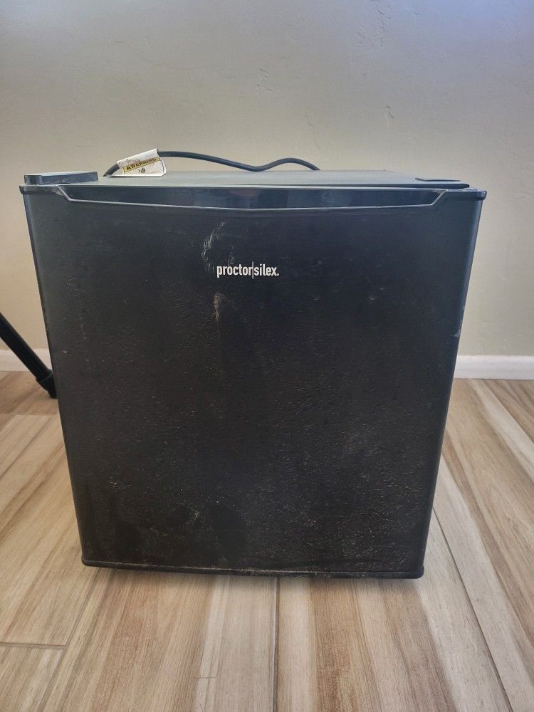 Mini Fridge 