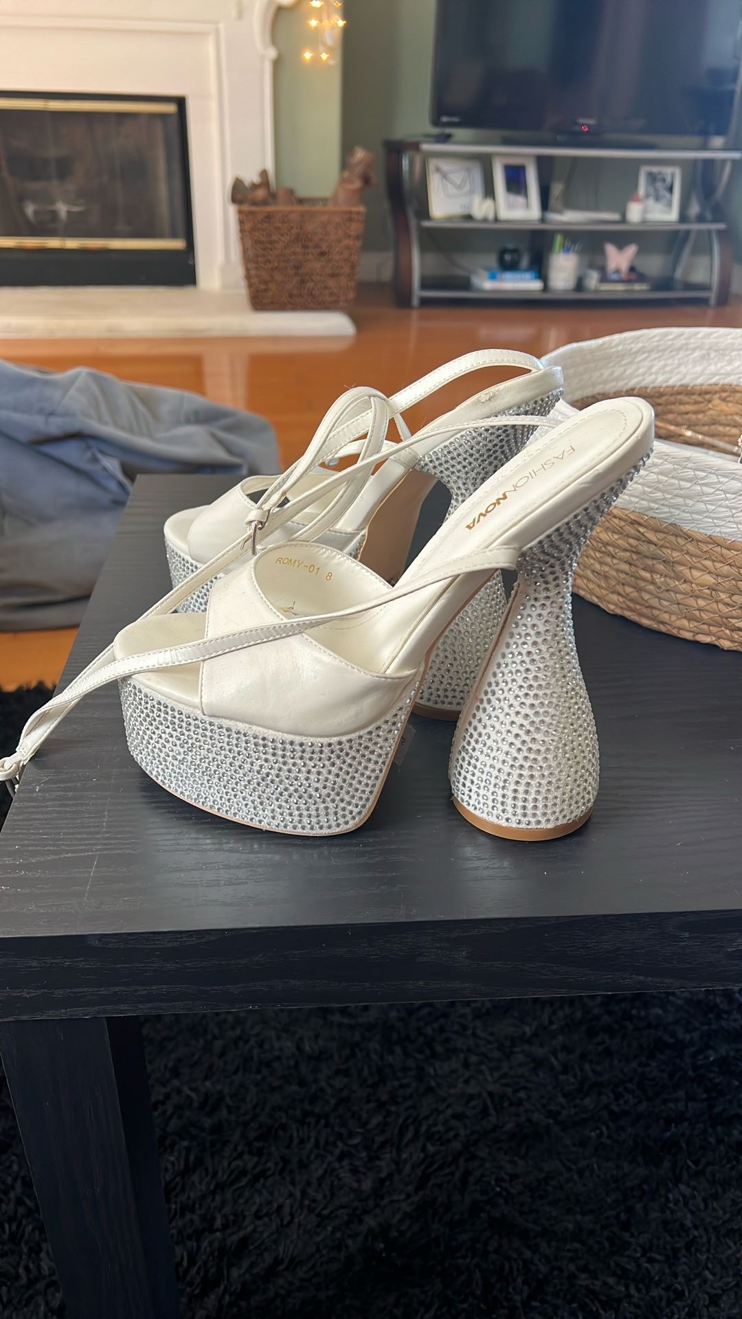 Fashion Nova Heels Size 8