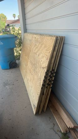 Play wood 4x8  3  1/4