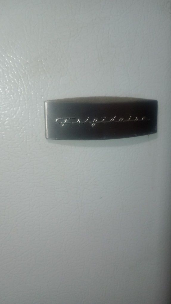 Frigidaire White Refrigerator Apartment Size Fridge