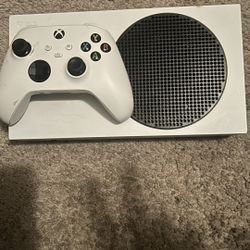 Xbox Series S - All Digital Gaming Console - 512GB SSD - Includes Wireless Controller - 120FPS - Robot White