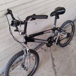 2004 MONGOOSE STRIKE 20 INCH BMX BIKE 