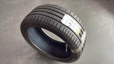 295/35R21 Pirelli NEW