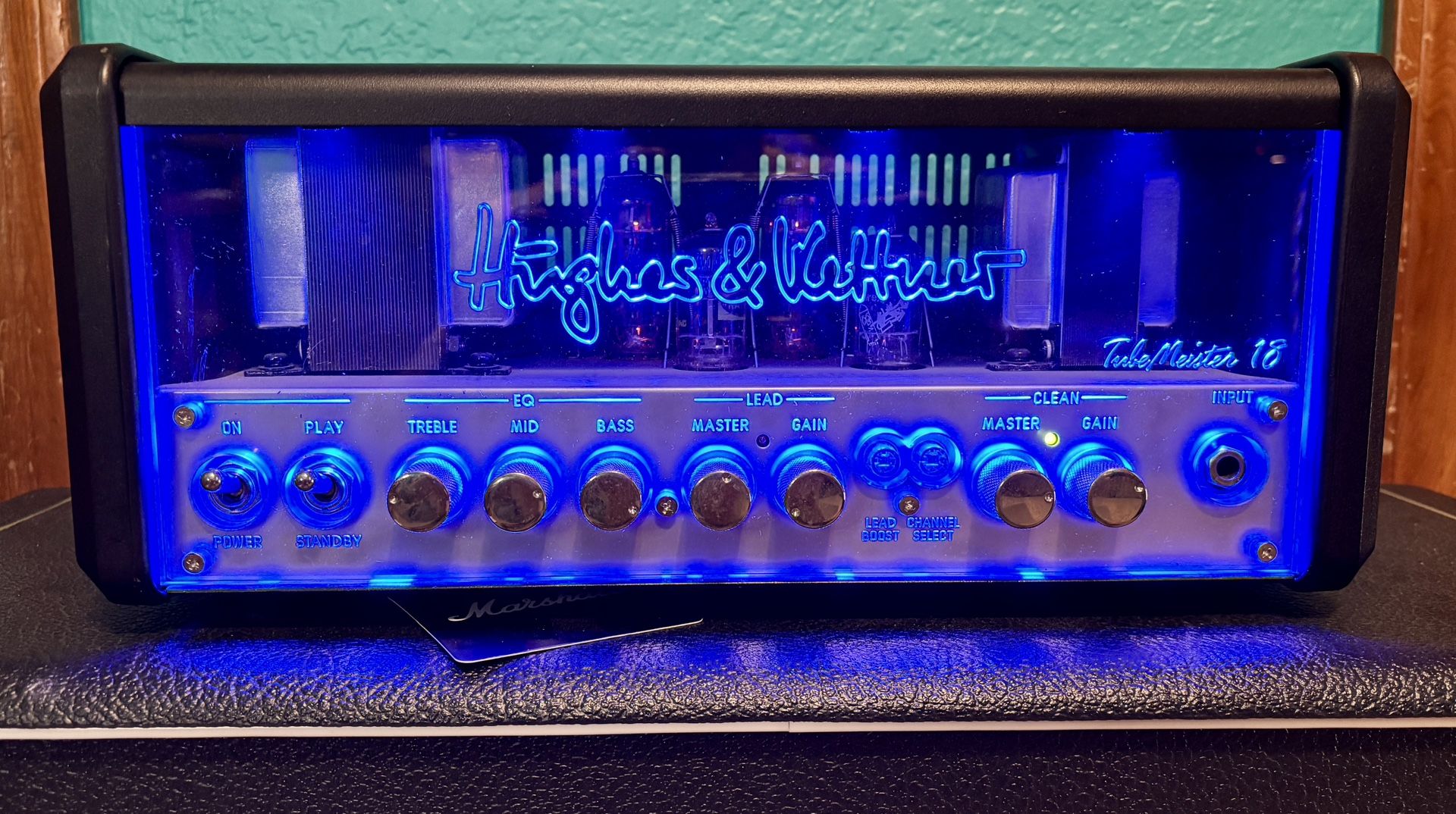 Hughes and Kettner Tubemeister Guitar Head 18 w footswitch