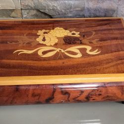 Vtg Musical Jewelry Box Capra Industries. Inc Made In USA Plays Waltz Of The Flower