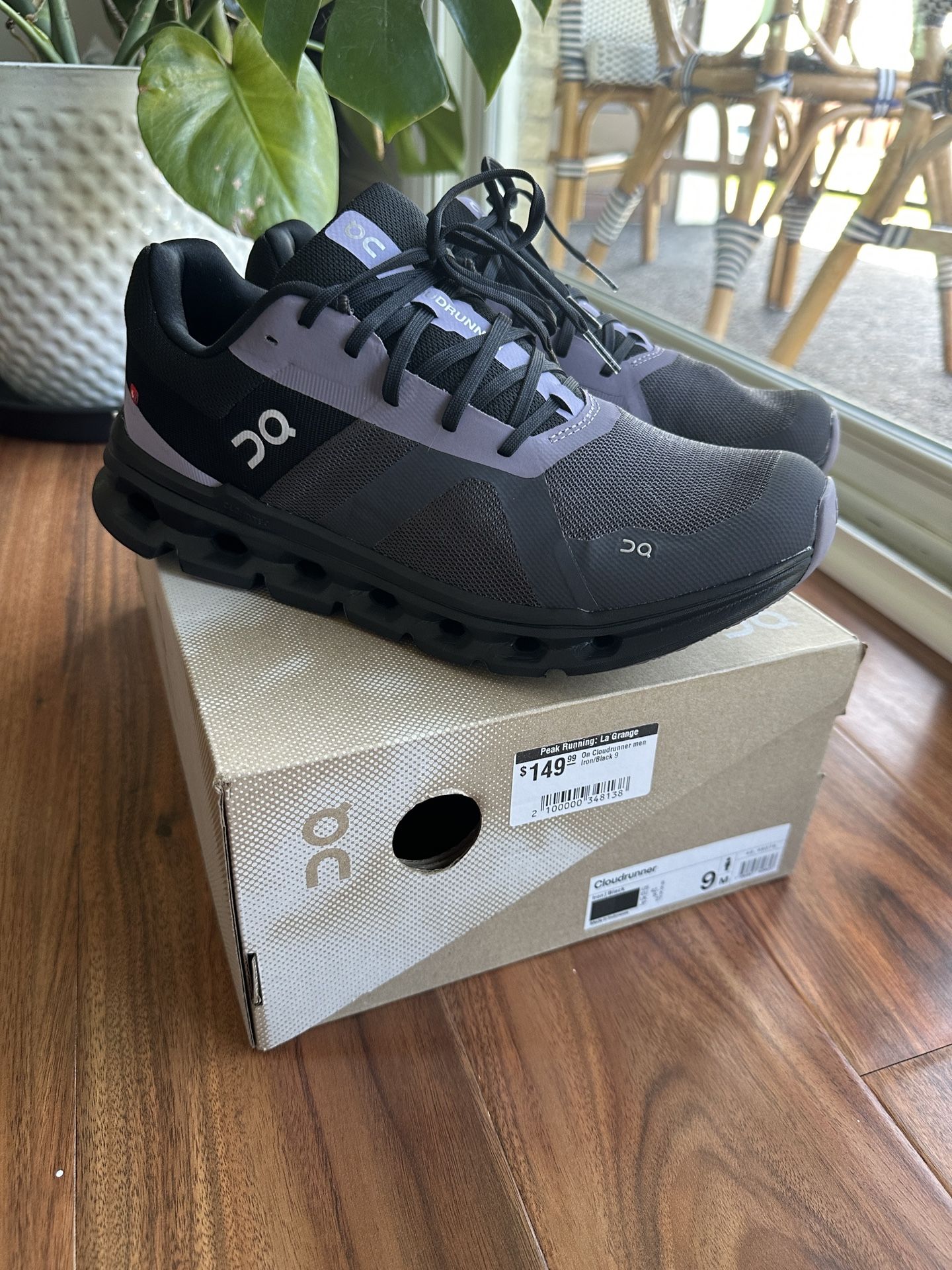 ON Cloudrunner Mens Size 9