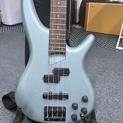 Ibanez SR800LE Metallic Blue Bass Guitar MINT CONDITION with hardshell case!