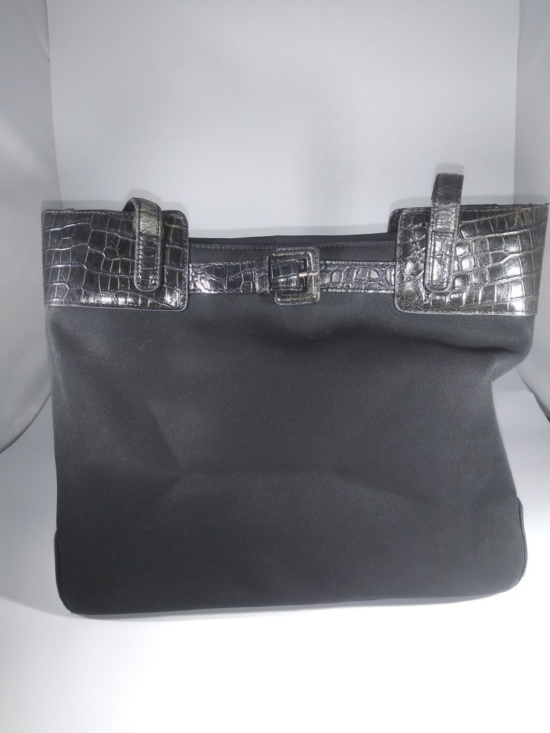 SLIGHTLY USED SHOULDER BAG STRONG AMD LONG LASTING ONLY $19.99