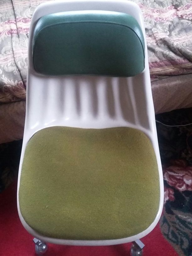 2 Chairs , rolling office chair