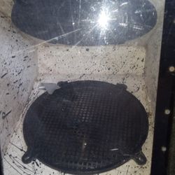 Es Un Cajón Tiene Un Plástico Claro Las Bocinas Están Protegidas Pordentro Son Exelentes Suenan Fuerte Son 15