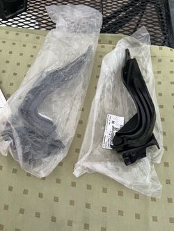 2014-2018 Subaru Forester Hinge oem $80