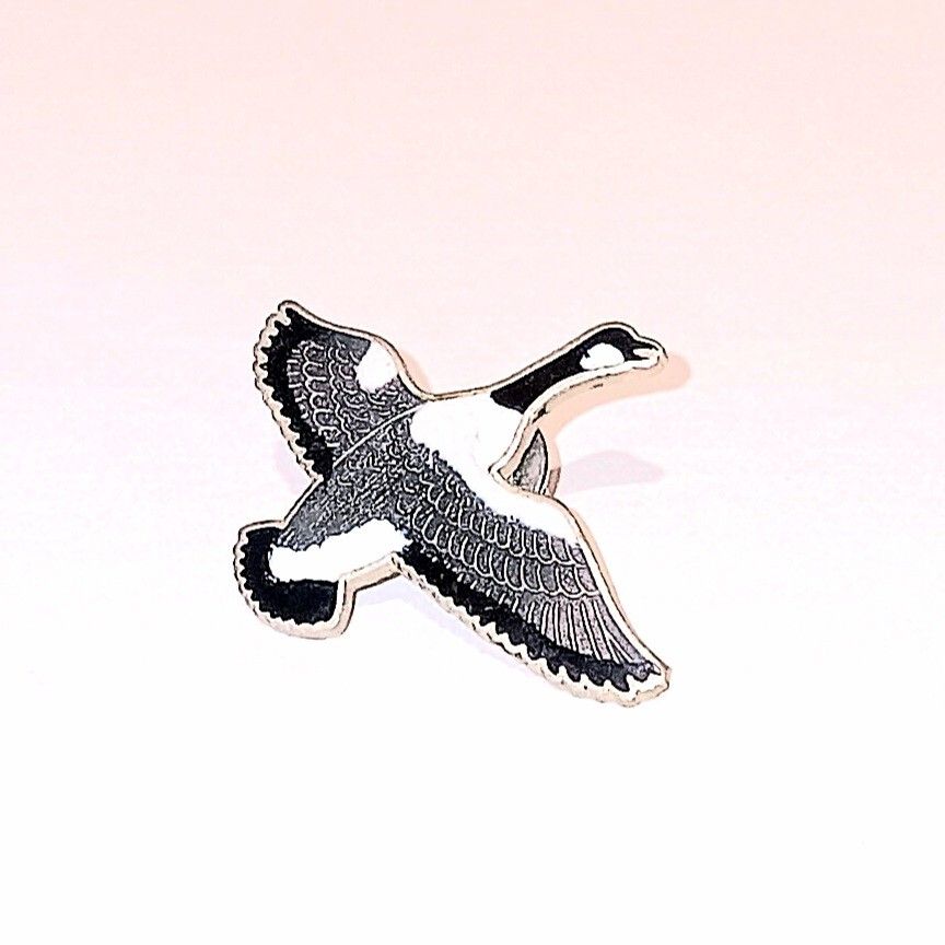 FLYING CANADIAN GOOSE | SILVER TONE ENAMEL PIN | HUNTER/FARMER/VETERINARY PIN