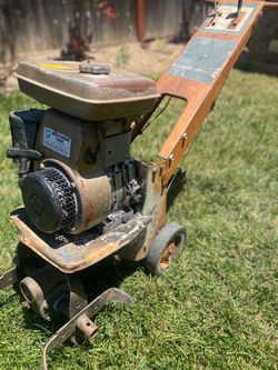 Selling a Wisconsin robin rototiller, still in good condition, Manuel choke and run operations