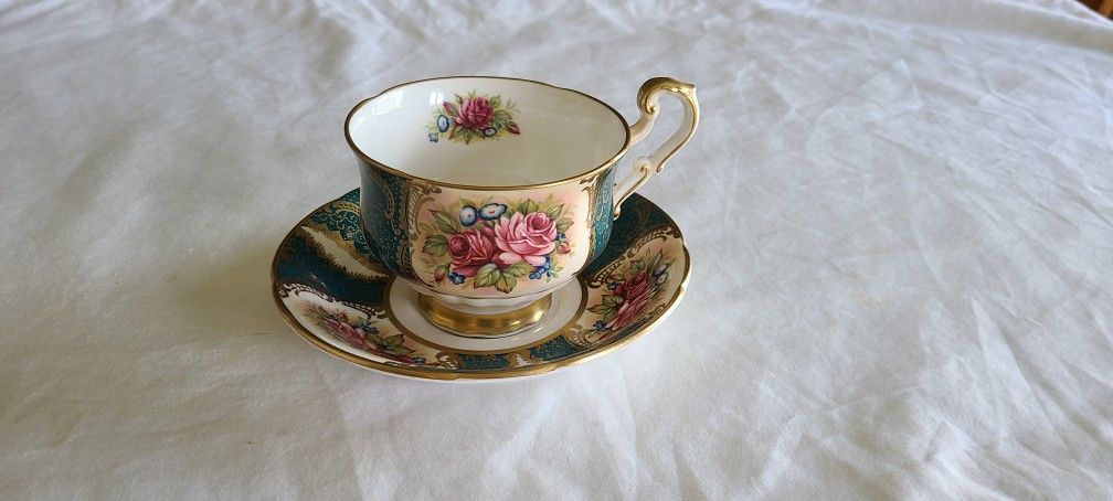 Paragon tea cup and saucer green rose pattern set