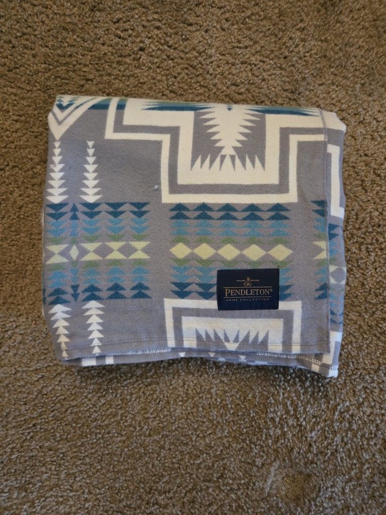 Lightweight Pendleton Throw Blanket