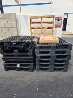Plastic pallets 10 ea