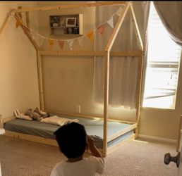 Toddler floor bed