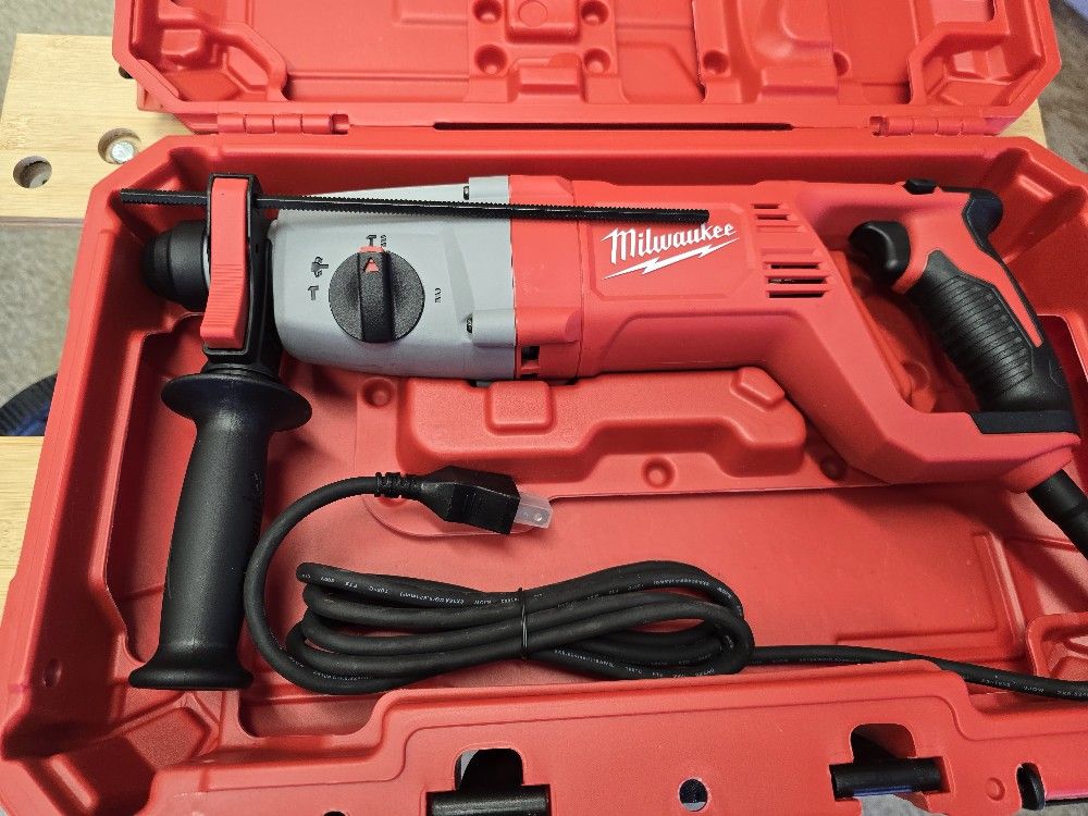 Milwaukee
8 Amp Corded 1 in. SDS D-Handle Rotary Hammer