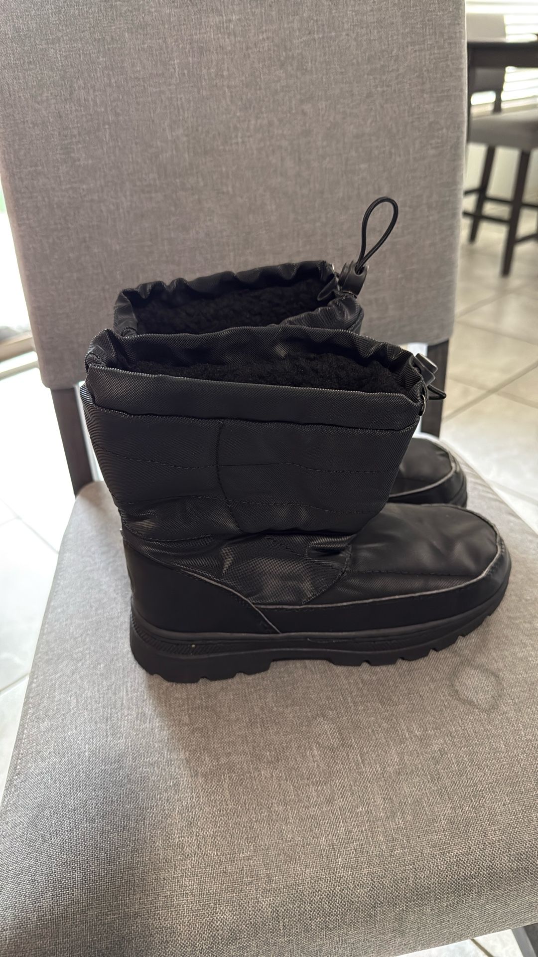 Kids Snow Boots Size 4 