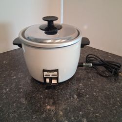 Sanyo Rice Cooker & Steamer Model EC-5 Electric