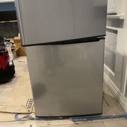 mini fridge 