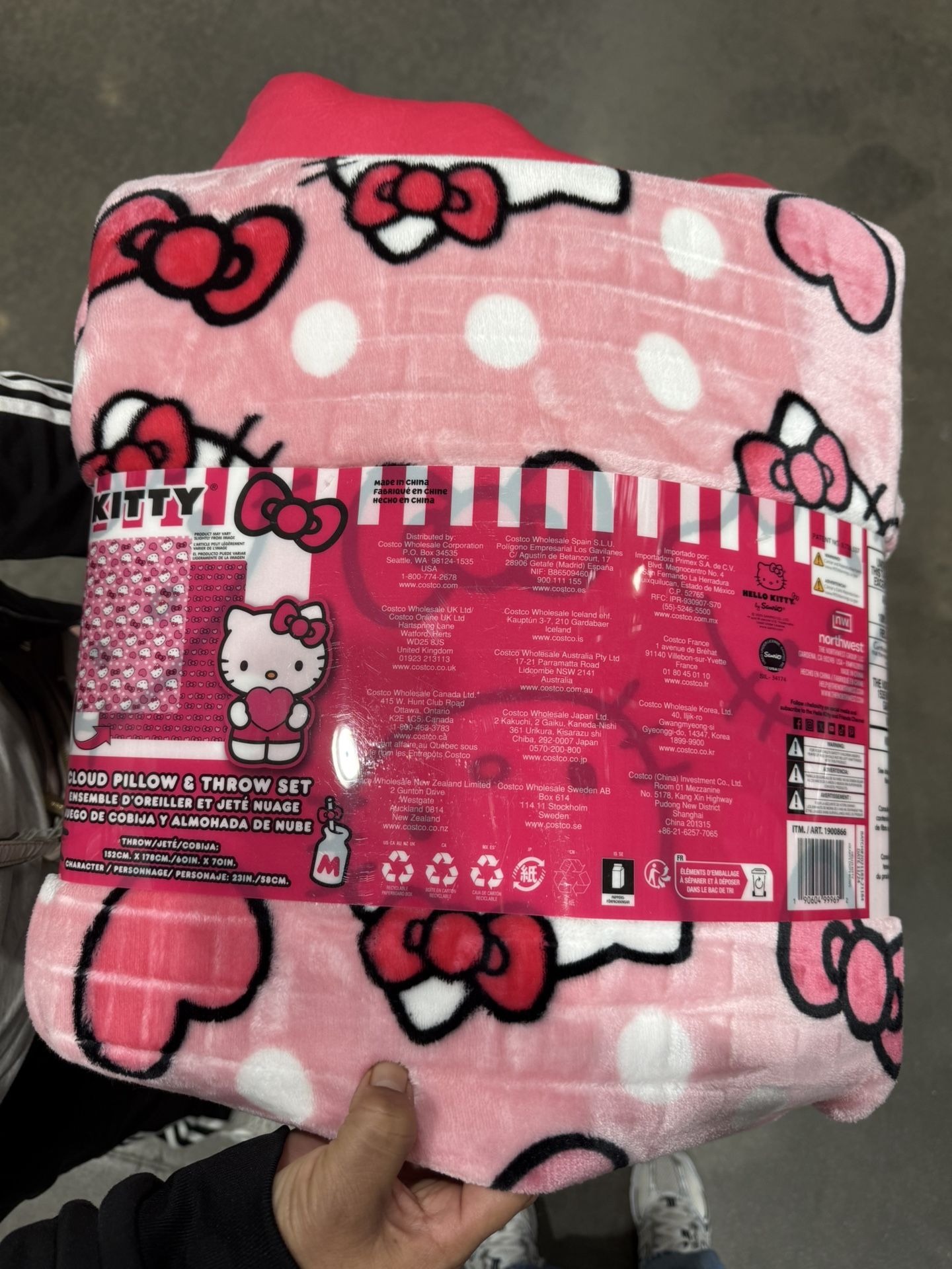 Hello kitty blanket