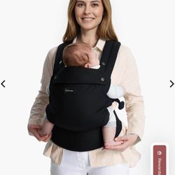 mom cozy carrier in color black