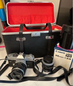 Vintage Canon FTb QL 35mm SLR Camera w/ 50mm Lens & Hinomoto Hard Case