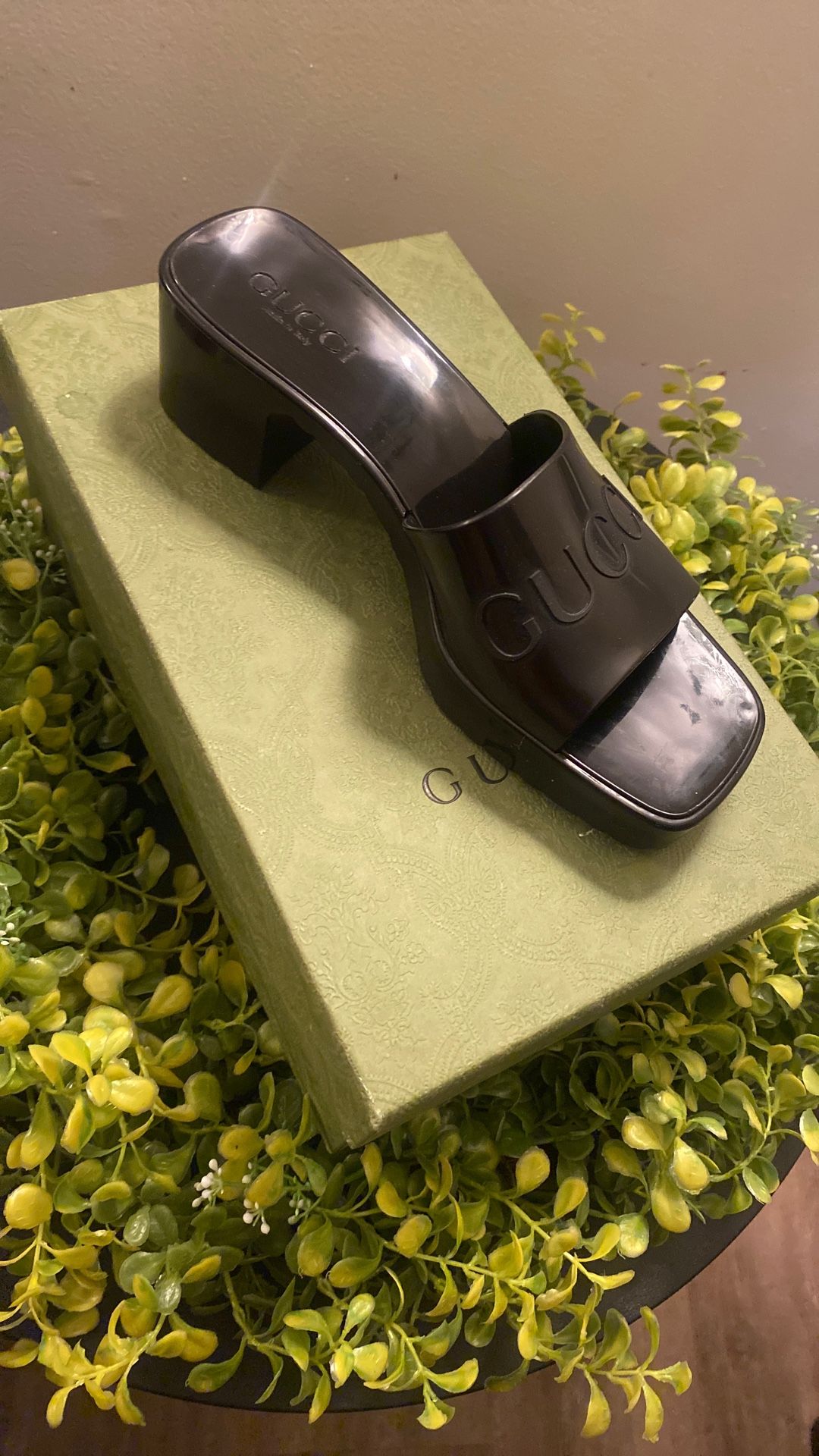 Gucci Slides - Size 8 Retail: $450 | Selling for $150