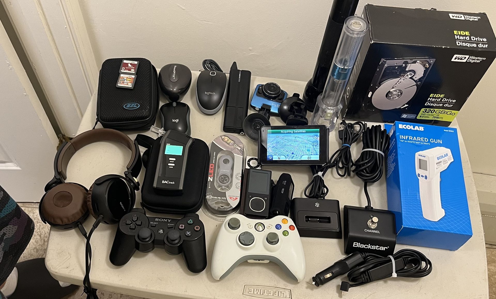 Electronics lot