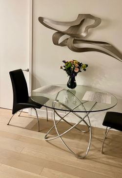 Round glass dinner table and 3 chairs
