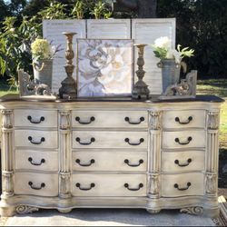 Dresser 62.5x20.5x43.5

