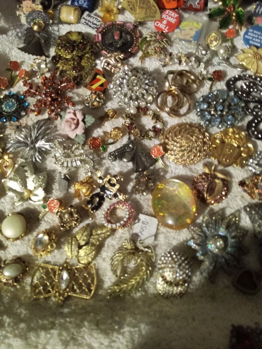Vintage Broaches And Pins And Pendants All For One Price.wont Sell Seperate Sorry