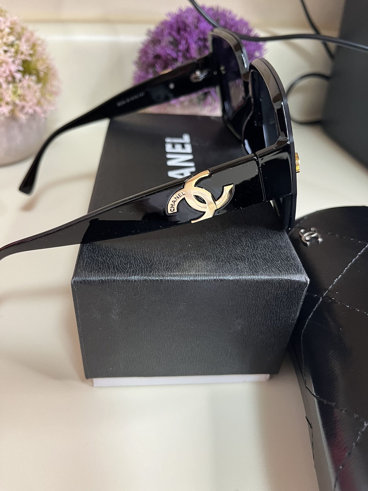 CHANEL Women Sunglasses. Black, Used Like New 8234 61.15.147. SQUARE Design  OVERSIZED COMES WITH EVERYTHING IN THE PICTURES for Sale in Shelbyville, KY  - OfferUp
